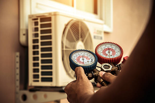 Professional Ac Installation technician working in Red Oak, IA
